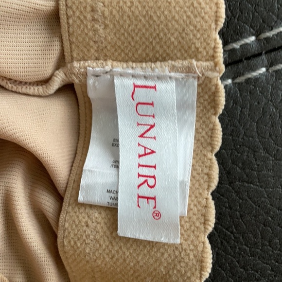 Lunaire Firm Control High Waisted Brief Size Large - Picture 3 of 4